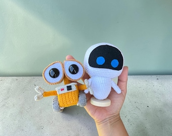 Crochet Wall-E and Eva for decoration