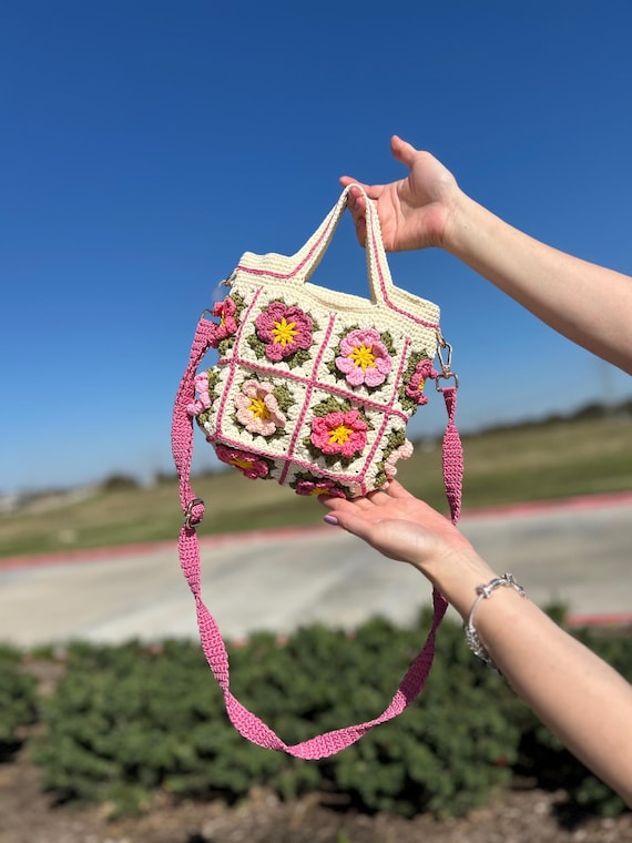 アンティークキルト　フラワーガーデン　リメイク　グラニーバッグ Handmade Crochet Flowers Shoulder Bag, Crochet Flowers Handbags