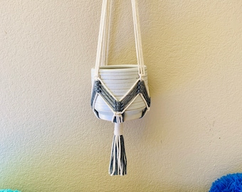 Macrame Plant Hanger | Indoor and Outdoor Plant Hanger | Patio Décor | Window Plant Hanger |Hanging Planter | Boho | Celling Plant Holder