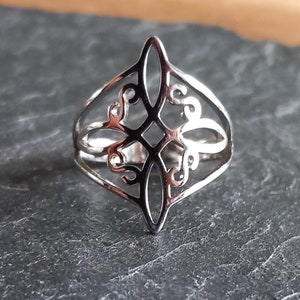 New: Witch knot ring