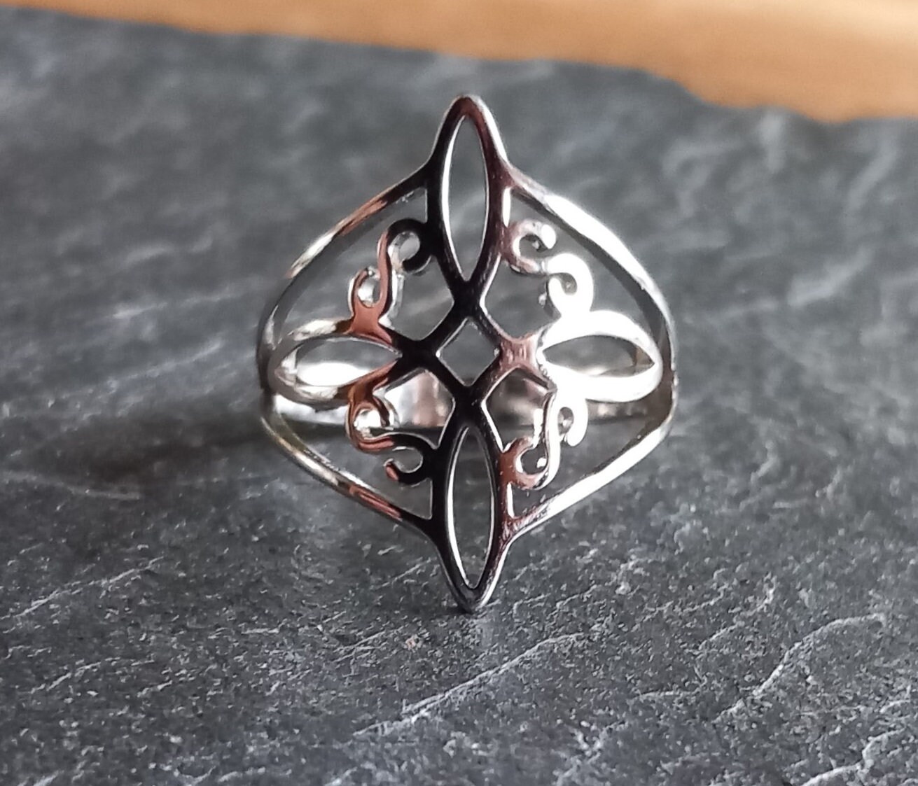 Witches knot ring deals