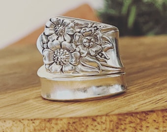 April Spiral Spoon Ring, Silverware  Ring, Vintage Silverware, Gifts for Her, Recycled Jewelry, Sunflower Ring, Spoonie