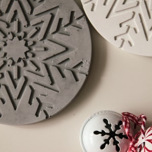 Christmas Snowflake Concrete Ornament Coaster, Candle Tray, Perfume Coffe Jewelry Dish, Christmas Table Home Decor Idea, Birthday Gift Idea image 10