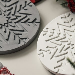 Christmas Snowflake Concrete Ornament Coaster, Candle Tray, Perfume Coffe Jewelry Dish, Christmas Table Home Decor Idea, Birthday Gift Idea image 5