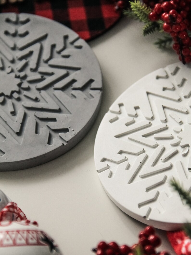 Christmas Snowflake Concrete Ornament Coaster, Candle Tray, Perfume Coffe Jewelry Dish, Christmas Table Home Decor Idea, Birthday Gift Idea image 5