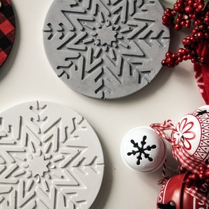 Christmas Snowflake Concrete Ornament Coaster, Candle Tray, Perfume Coffe Jewelry Dish, Christmas Table Home Decor Idea, Birthday Gift Idea image 3