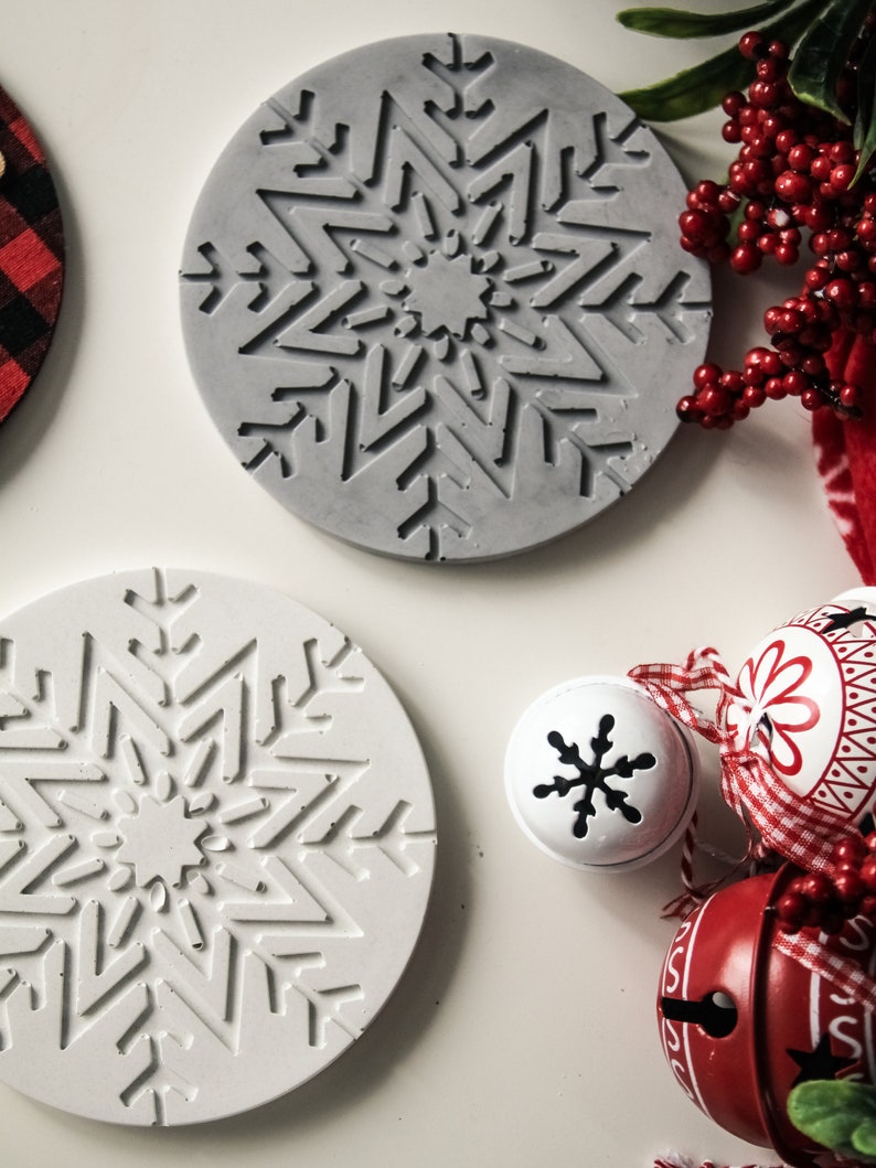 Christmas Snowflake Concrete Ornament Coaster, Candle Tray, Perfume Coffe Jewelry Dish, Christmas Table Home Decor Idea, Birthday Gift Idea image 3