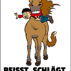 Puede incluir: Una ilustración de dibujos animados de un caballo marrón con un jinete rojo y azul. El caballo tiene una expresión de enfado y está mordiendo el brazo del jinete. El texto debajo de la imagen dice "Muerde, patea y se come a los niños pequeños."