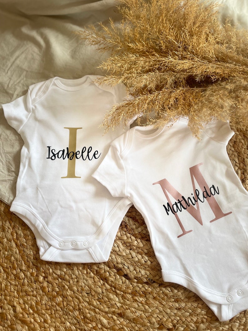 Babybody personalisiert mit Initial und Namen aus Baumwolle I verschiedene Farben I Geschenk zur Geburt I Babyparty I Schwangerschaft Bild 5