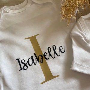 Babybody personalisiert mit Initial und Namen aus Baumwolle I verschiedene Farben I Geschenk zur Geburt I Babyparty I Schwangerschaft Bild 7