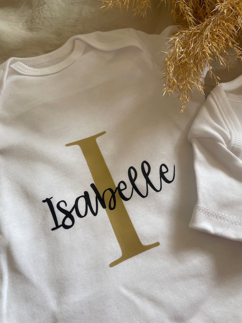 Babybody personalisiert mit Initial und Namen aus Baumwolle I verschiedene Farben I Geschenk zur Geburt I Babyparty I Schwangerschaft Bild 7