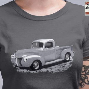 Klassisches T-Shirt mit einem silbernen 40 Ford Truck - Vintage 1940 Ford Pick-up