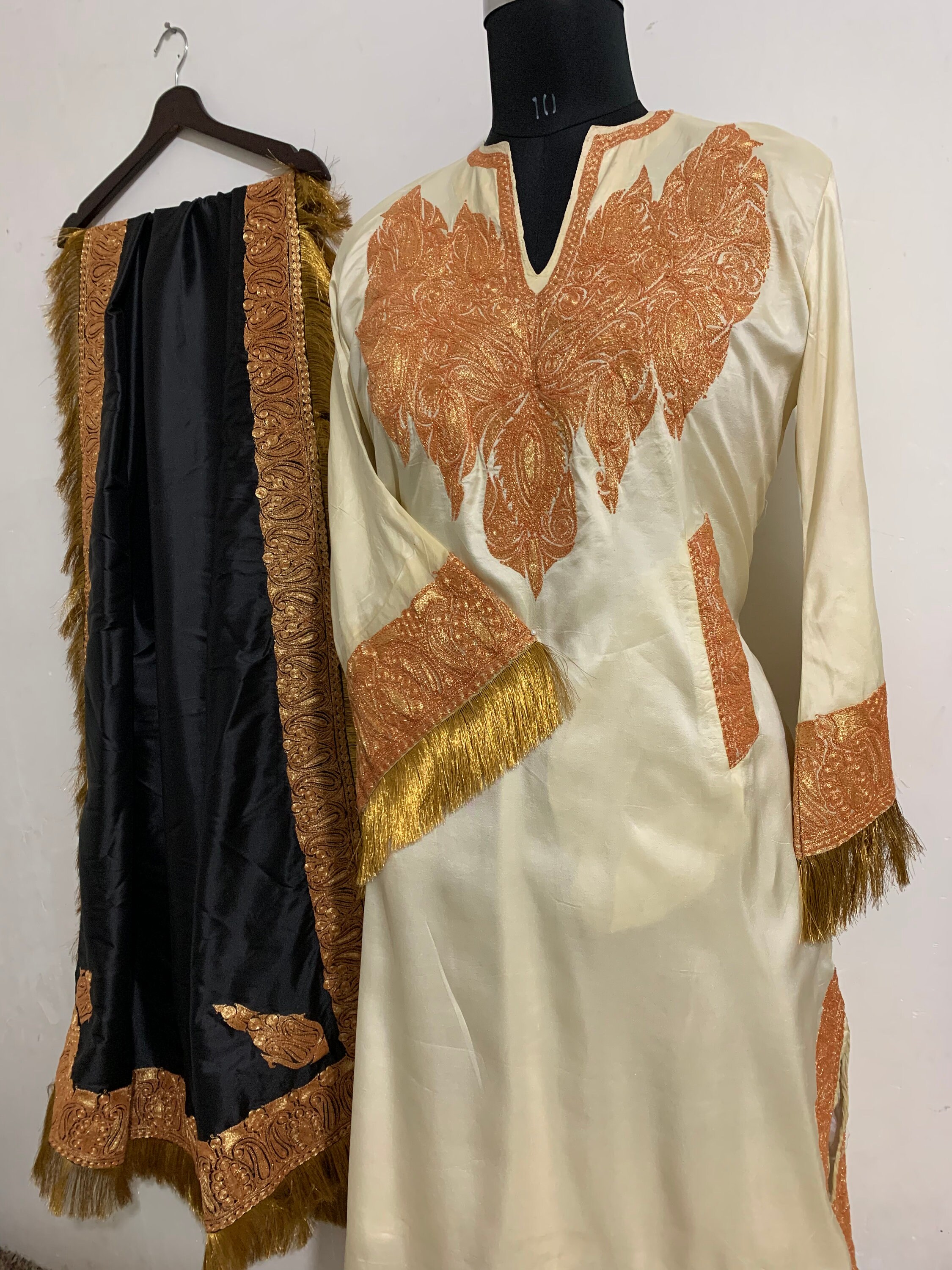 Women Silk Suits with Kashmiri Embroidery Three Piece Suit- Creamy OffWhite