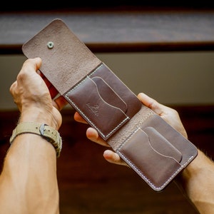 Cartera marrón de tres pliegues para hombre, cartera de cuero con bolsillo frontal, tarjetero personalizado, regalo de lujo para él