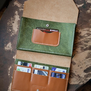 Personalisierte Leder Geldbörse Clutch, geräumige stilvolle Ledertasche, individuelle Namensgravur, einzigartiges Geschenk für Papa, hochwertige Geldbörse aus verstecktem Leder