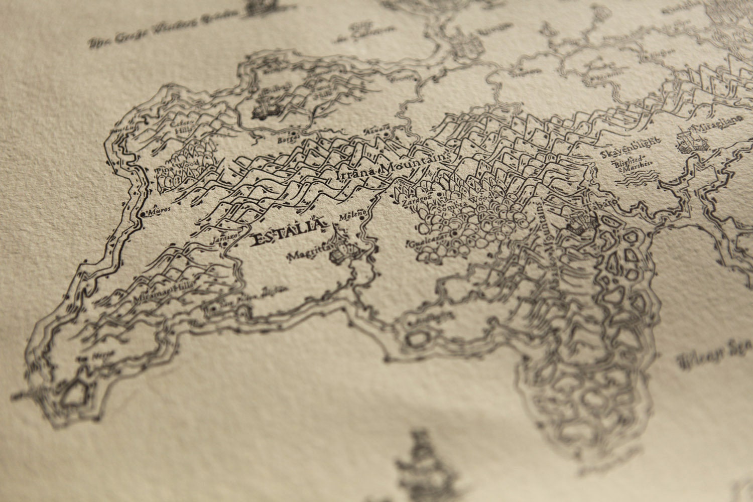 旧世界地図（ウォーハンマー） – 手描きのデッケルエッジ紙に手描き