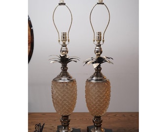 Par vintage Uttermost bordslampor i frostat glas med ananas, Hollywood Regency