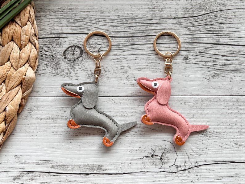 Dachshund keychain personalized, faux leather dachshund pendant, dachshund gift, keychain name image 8