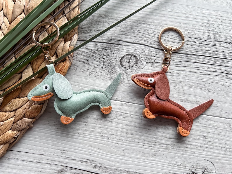 Dachshund keychain personalized, faux leather dachshund pendant, dachshund gift, keychain name image 7