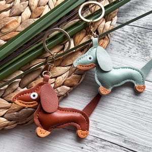 Dachshund keychain personalized, faux leather dachshund pendant, dachshund gift, keychain name image 11
