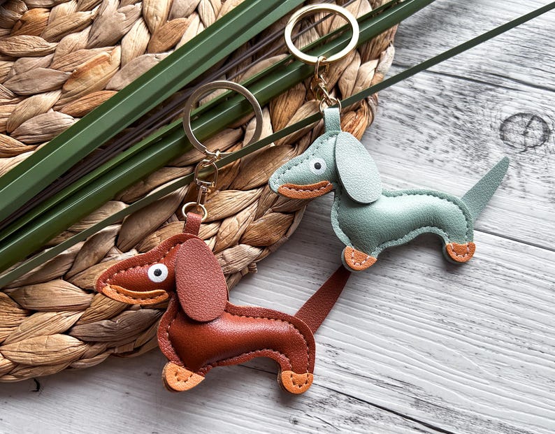 Dachshund keychain personalized, faux leather dachshund pendant, dachshund gift, keychain name image 11