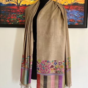 Handwoven Beige Pashmina Kani Shawl: Kashmiri Floral Scarf