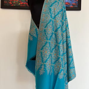 Incredible Pashmina Hand Embroidered Shawl, Handloom woven, Hand Embroidery, Super Soft,  Sozni shawl,100 x 200 cm