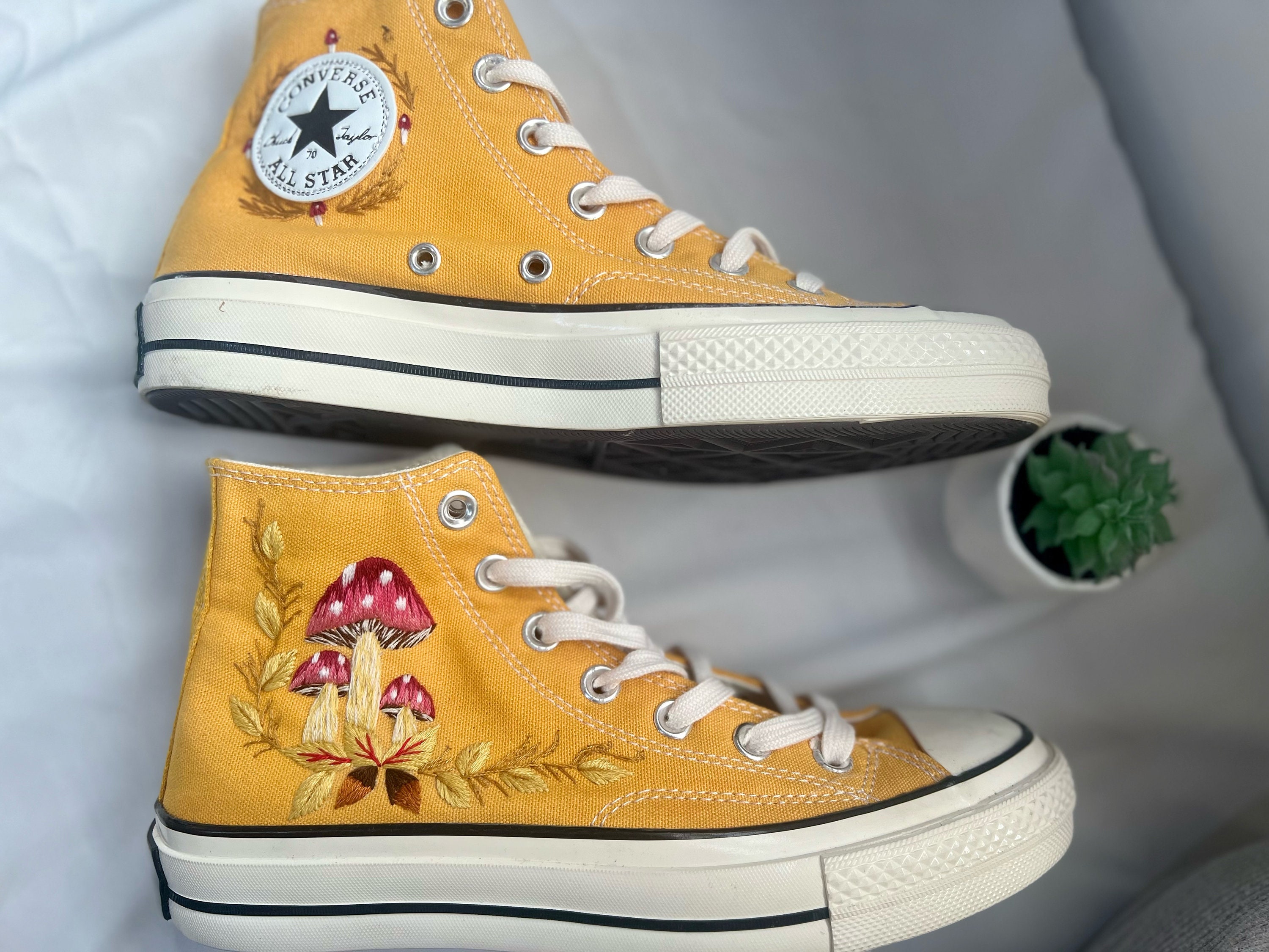 Parkway floral top converse yellow