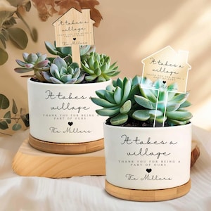 Present i form av en blomkruka, present till barnflicka, personlig kruka, present till lärare, present till vårdgivare, det krävs en hel by, present till granne