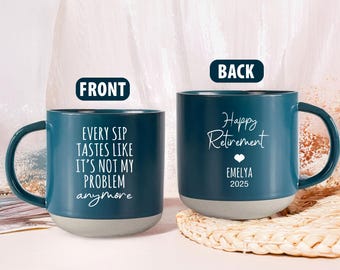 Tazza personalizzata per la pensione, ogni sorso ha il sapore di non essere più un mio problema, regalo personalizzato con nome e anno per un collega o un capo in pensione