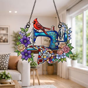 Macchina da cucire personalizzata con acchiappasole a forma di cardinale e nome personalizzato, regalo per appassionate di patchwork.