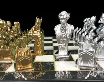 SUPER HEROES CHESS SCHACH スーパーヒーローズ チェス DC Super Heroes Schach Chess Set - www.ChessAntiques.com