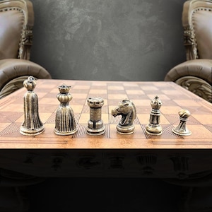 Metall Schach Set mit Holzbrett: Personalisierte Optionen