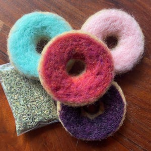 Donut Shaped Needle Felt Cat Toys, Wool Catnip Cat Toys, Catnip Toys, Handmade Cat Toys, Wool Cat Toys, 2 PACK, Fun Food Shaped Toy