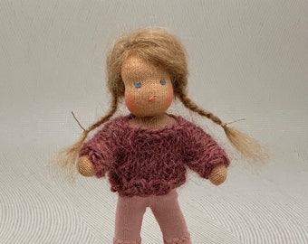 Muñeca doblada niña 11 cm según estilo Waldorf No. 2927