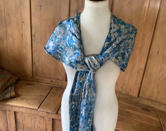 Art Deco lurex shawl pretty blue and silver flowers original versatile wrap scarf doll costume wedding evening wide down to narrow shape