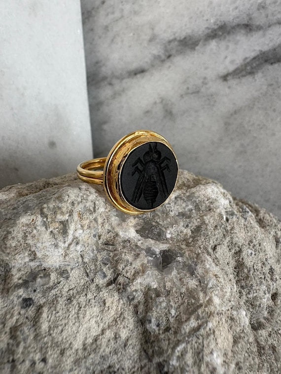 Golden Bee Signet Ring: Balck Onyx Adjustable Ring