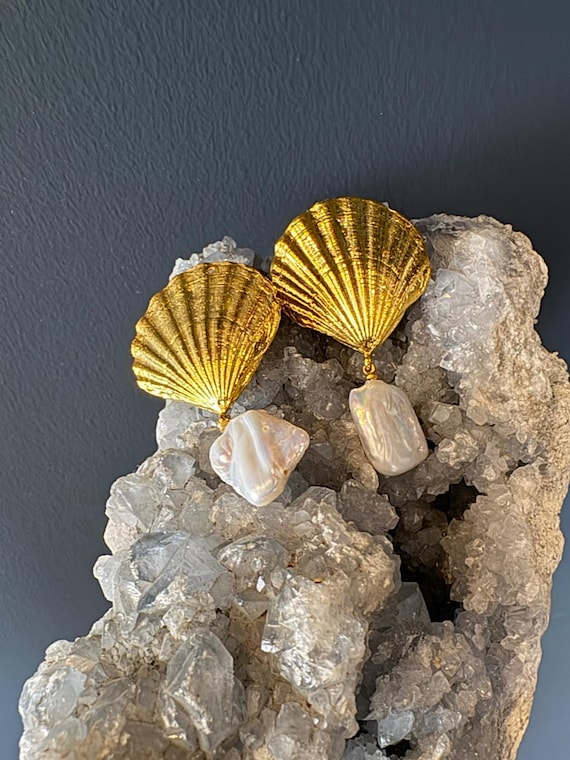 Oyster shell Motif Baroque Pearl Earrings