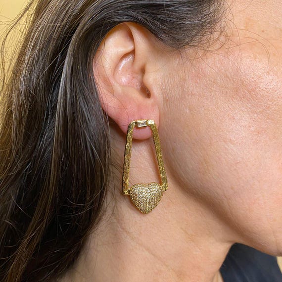 Elegant Swarovski Heart Earrings: Unique Jewelry Gift with Loving Symbolism & Packaging