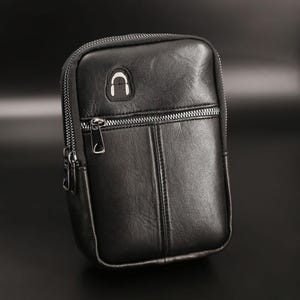 Petit sac poitrine à bandoulière en cuir noir avec passe-câbles, petit sac à bandoulière en cuir noir, mini sac à bandoulière en cuir