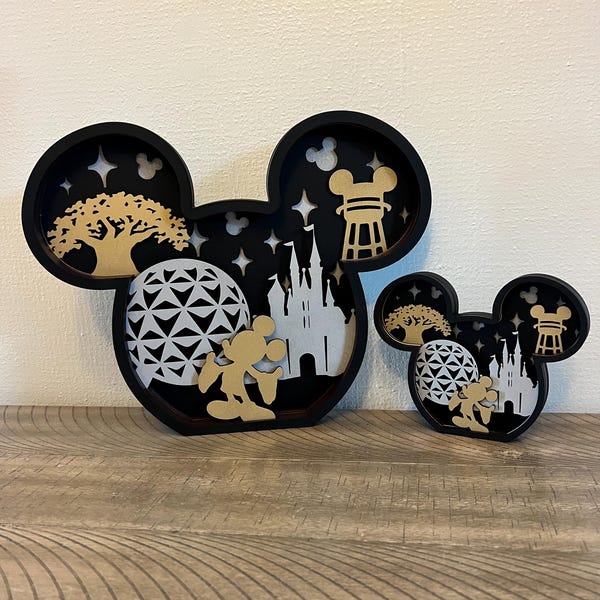 Letrero de madera de los Parques Disney hecho a mano, Mickey en el estante