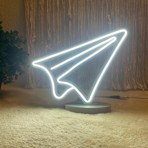 Lampada minimalista a forma di aeroplano al neon, lampada da notte a forma di aeroplano di carta, decorazione estetica per scrivania e stanza, lampada per cameretta dei bambini, lampada con disegno lineare, lampada decorativa per bambini