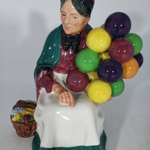 FIGURINE , Vintage Royal Doulton Figurine The Old Balloon Seller HN 1315 , Women Selling Balloons ,  Excellent Condition