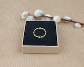 Delicate cord ring made of 750 gold