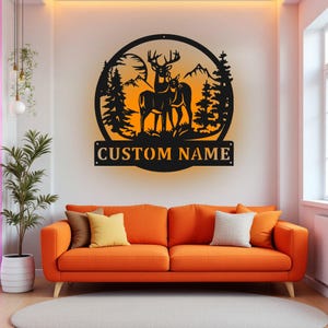 Benutzerdefinierte Hirsch und Berg Metall Wandkunst mit LED-Licht, personalisierte Hirsch Jäger Name Zeichen Dekoration für Zimmer, Hirsch jagen Metall LED Dekor
