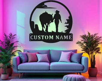 カスタムカウガールウォーキングウィズホースメタルウォールアート（LEDライト付き）、パーソナライズカントリーガールネームサインデコレーション（部屋用）、カントリーガールデコレーション