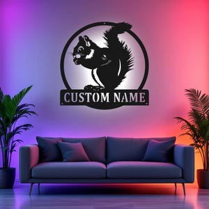 Decorazione murale in metallo con scoiattolo personalizzata con luce a LED, decorazione personalizzata con nome scoiattolo per la stanza, decorazione in metallo con LED a forma di scoiattolo, scoiattolo personalizzato