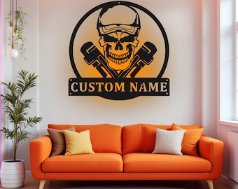 LEDライト付きカスタム配管工スカルメタルウォールアート、パーソナライズされた配管工の名前サイン装飾、配管工ホームデコレーション、カスタム配管工