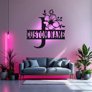 Arte de pared de metal con letra J floral personalizada con luz LED, letrero con nombre de familia y alfabeto personalizado para decoración de habitación, decoración LED de metal con apellido
