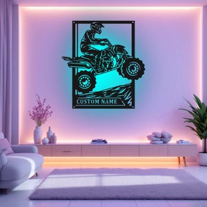 Aangepaste mannelijke quad-racing bewegwijzering metalen muurkunst met led-licht, gepersonaliseerde quad racer naambord decoratie, quad racing metalen led-decor